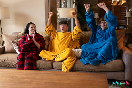 Os amigos sensuais Drake Von, Em Indica e Hunter Coxx em uma foda a três bi