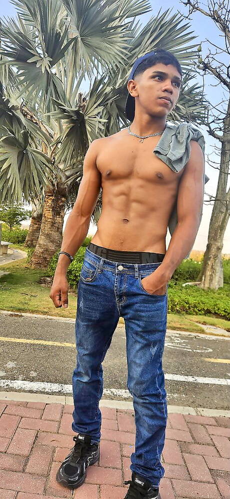 Latin well-built Mitch Seangers shows a perfect body in hot shower