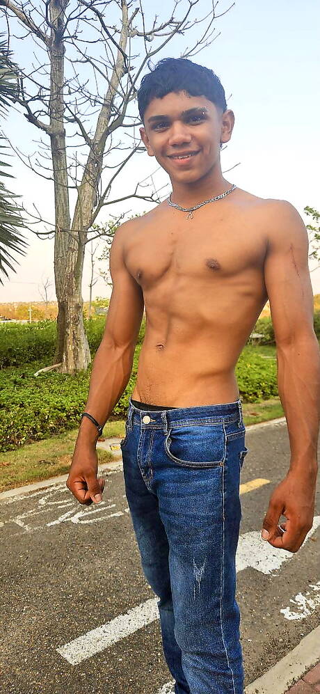 Latin well-built Mitch Seangers shows a perfect body in hot shower