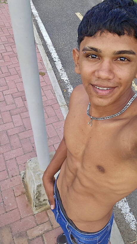 Latin well-built Mitch Seangers shows a perfect body in hot shower