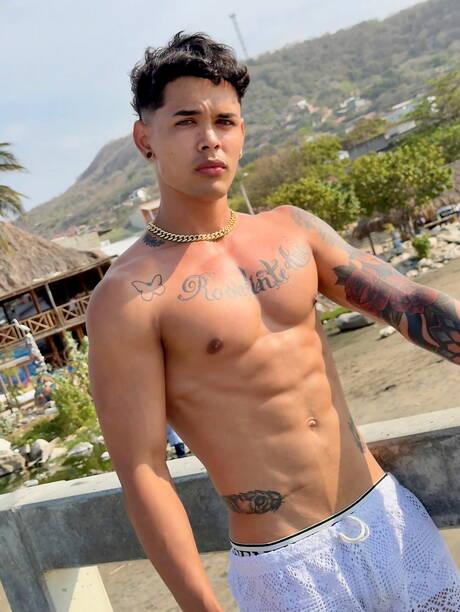 Latino hunky guy Chris Heria shows a perfect body after beach walk