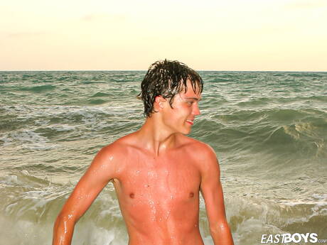 Twink Alan and twink Raul jerk off after ocean beach walking