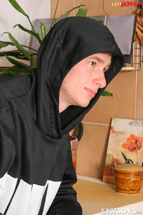 Le beau garçon Glenn Wood posant nu