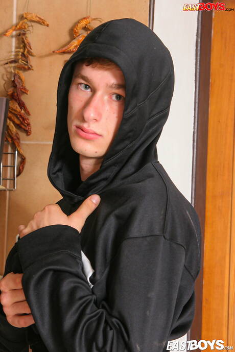 Le beau garçon Glenn Wood posant nu