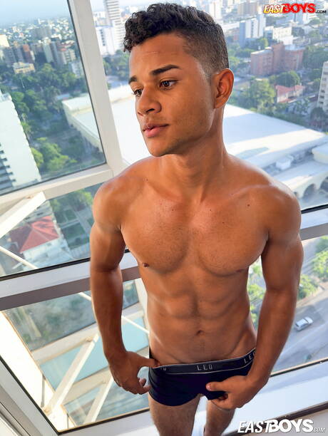 Latin strong bull Beisel Prixe undressing and showing his ass in the kitchen