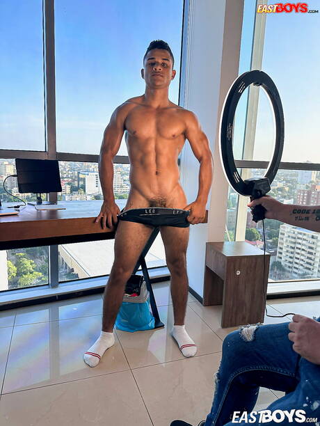 Latin strong bull Beisel Prixe undressing and showing his ass in the kitchen