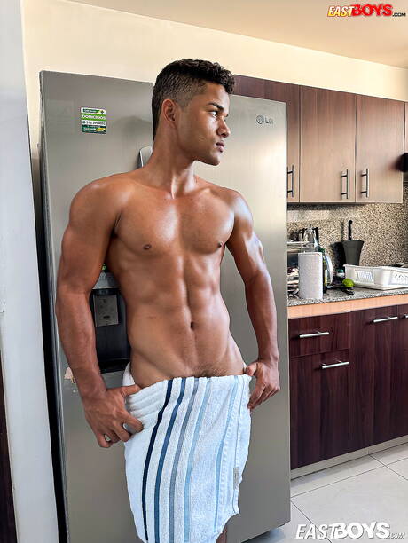 Latin strong bull Beisel Prixe undressing and showing his ass in the kitchen