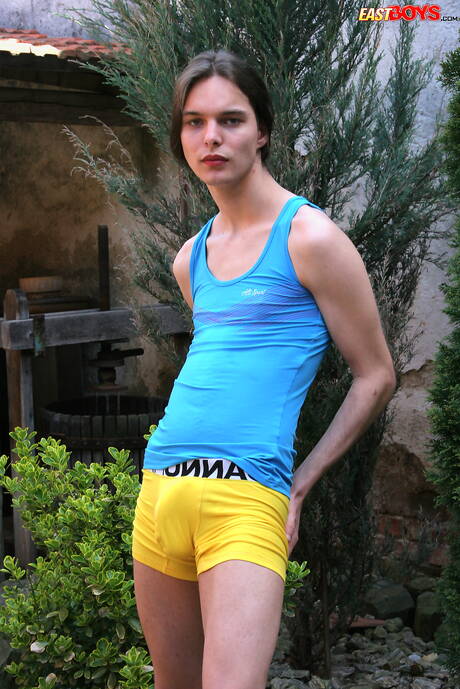 Young dude Tony Ricker shows a beautiful body outdoor