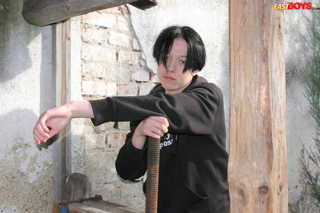 Pretty boy Kevin Sanders get naked and showing his butt outdoor