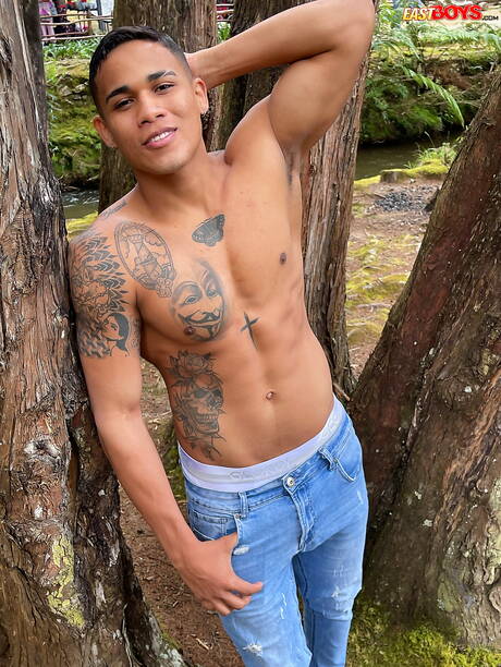 Latin muscular Lucian Reed posing naked in kitchen