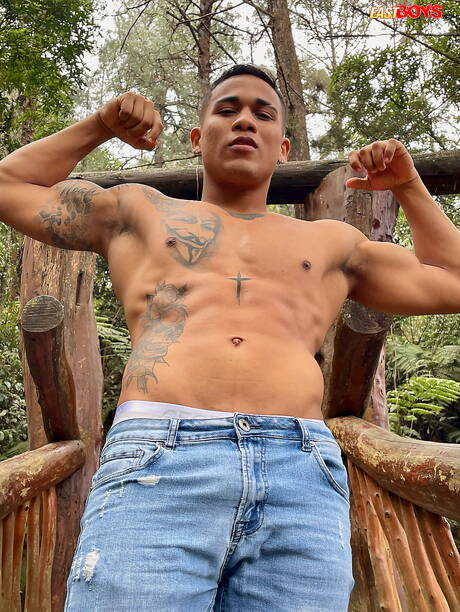 Latin muscular Lucian Reed posing naked in kitchen