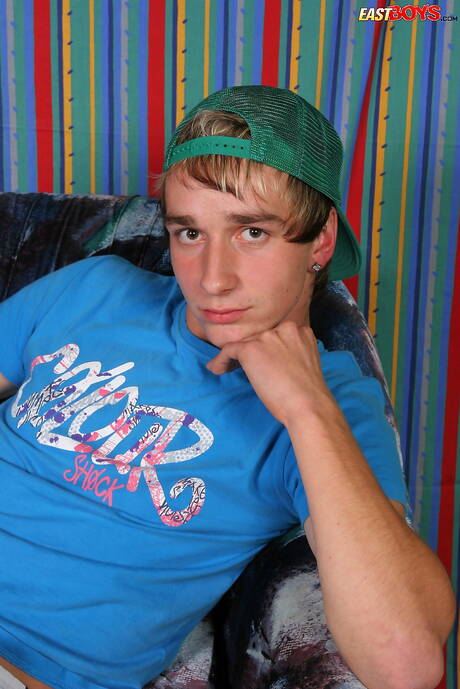 Young Leith posing nude