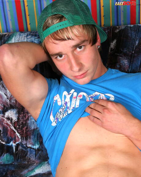 Young Leith posing nude