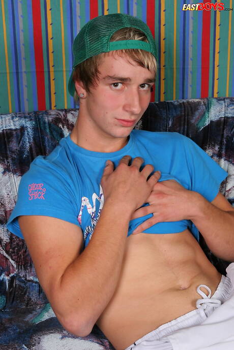 Young Leith posing nude