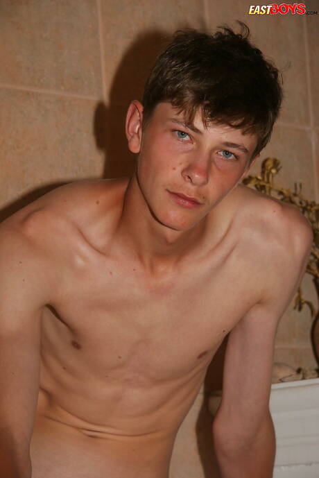 Young dude Mel jerk off his dick in bathroom