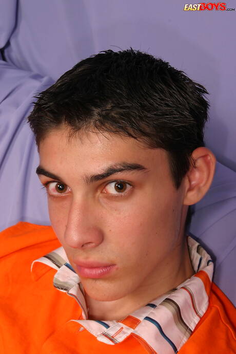 Pretty boy Matt posing nude and showing tight ass