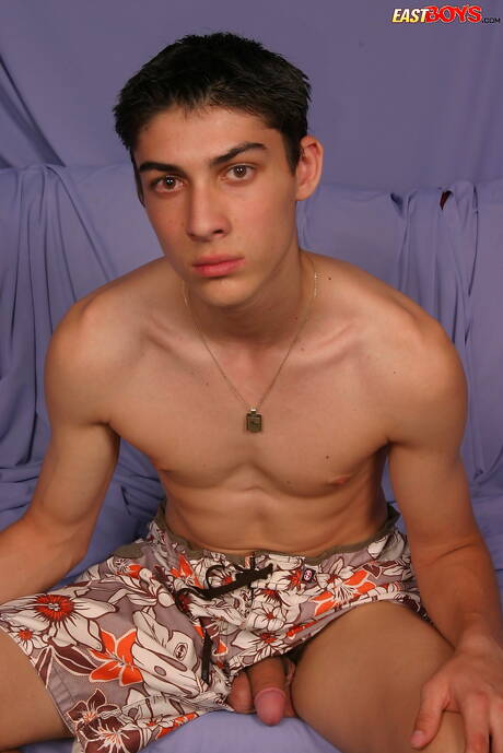 Pretty boy Matt posing nude and showing tight ass