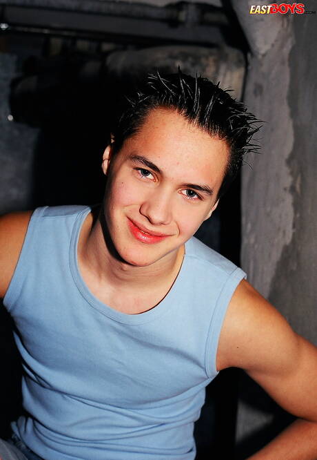 Hot twink Martin posing nude and showing his ass