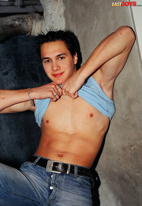 Hot twink Martin posing nude and showing his ass