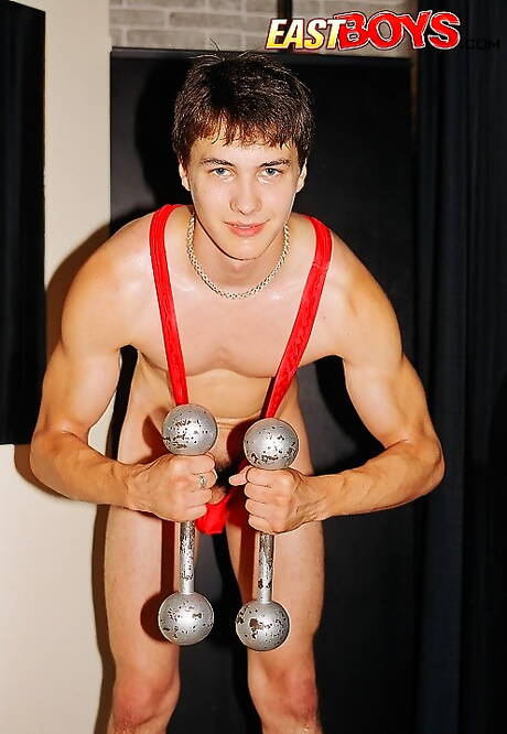 Le jeune Martin pose nu