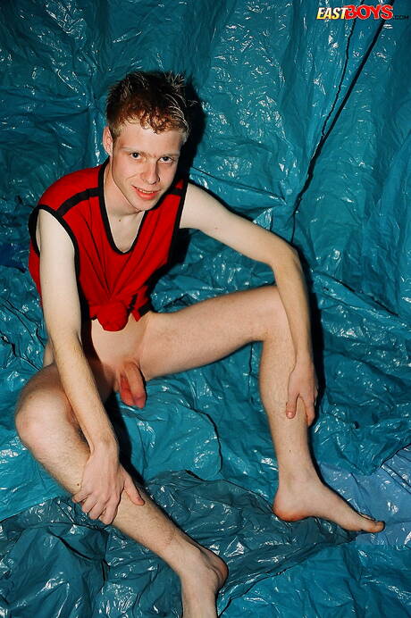 East Boys: 아름다운 소년 마르코가 옷을 벗다