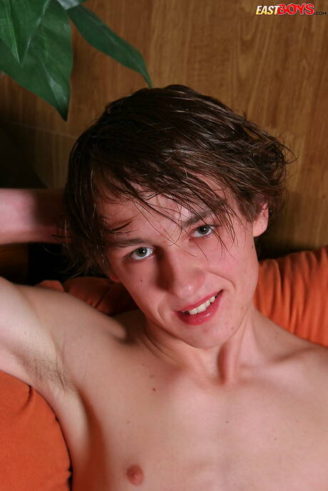 Young dude Maddox shows a beautiful body