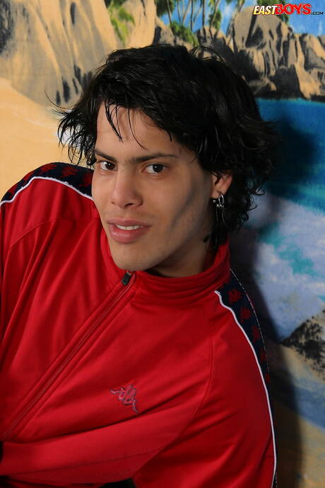 Bel ragazzo latino Loto posa nudo