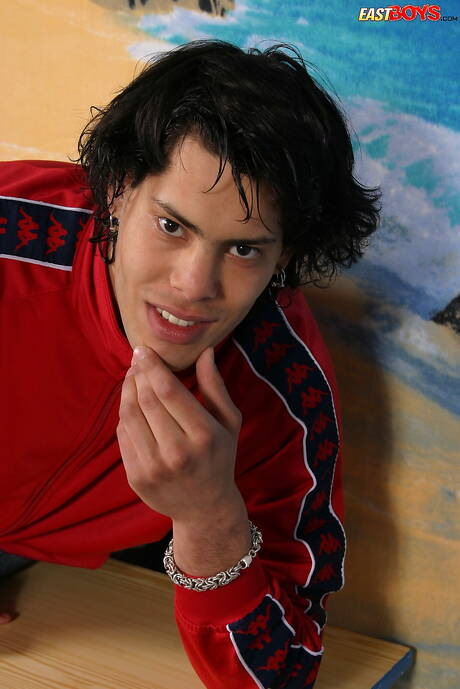 Bel ragazzo latino Loto posa nudo