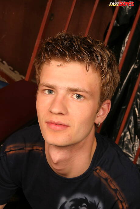 Pretty boy Lorenco posing naked