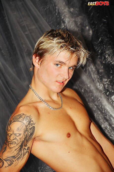 El guapo Kristof muestra un cuerpo perfecto