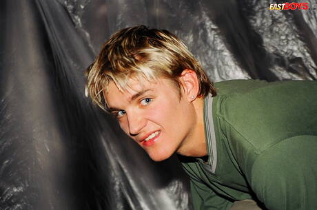 El guapo Kristof muestra un cuerpo perfecto