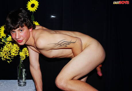 Hot twink Kristian shows a beautiful body