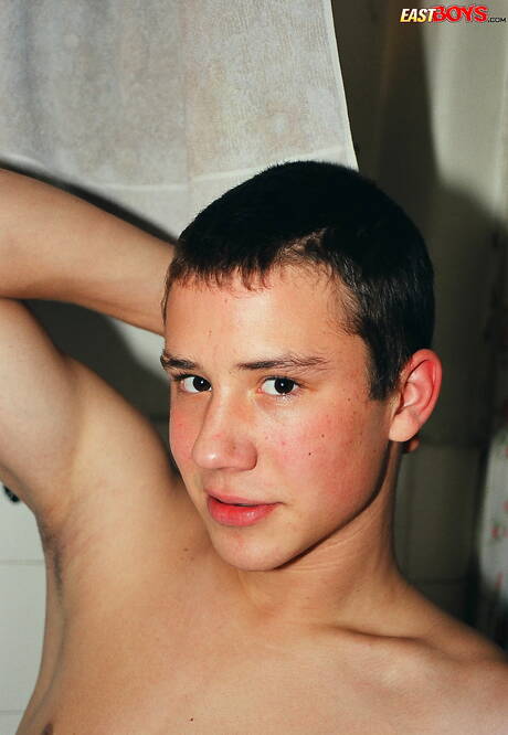 Pretty boy Kristian posing nude and showing tight ass in bath