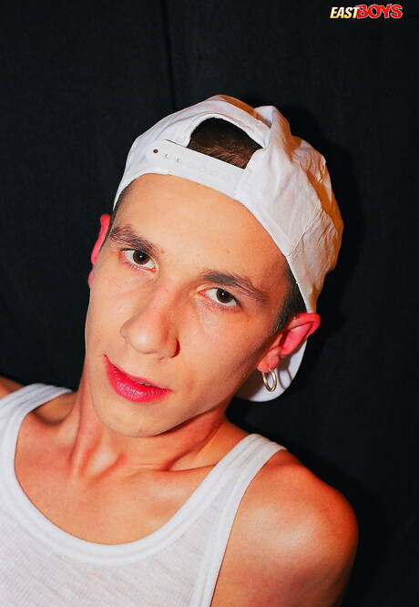 Hot twink Kostej shows a perfect body in kitchen