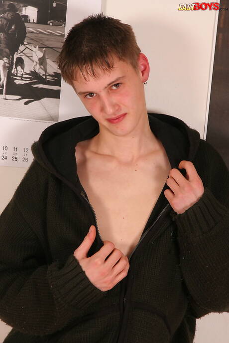 Twink Mirek 用他的雞巴打飛機