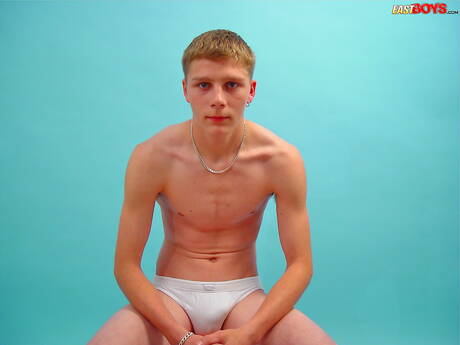 年輕的米洛萬手淫