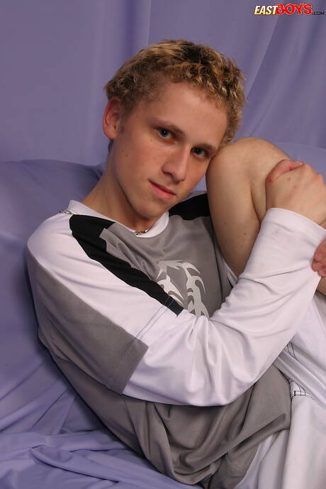 Twink Mikola posing naked and showing nice ass