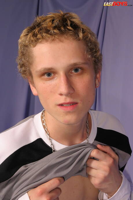 Twink Mikola posing naked and showing nice ass