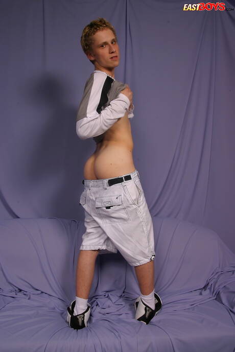 Twink Mikola posing naked and showing nice ass