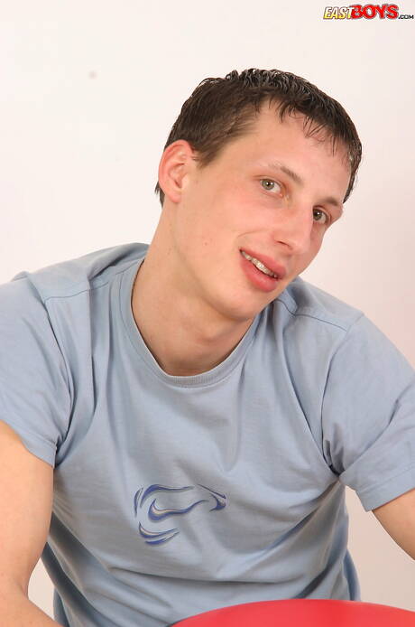 El semental Niel jugando con una polla