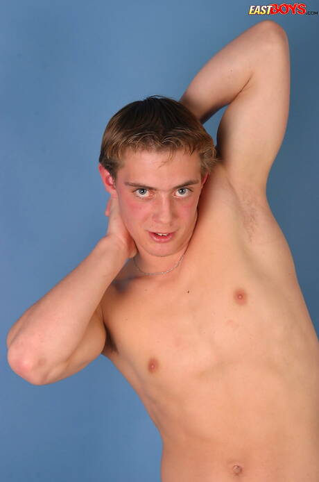 Der junge Nick wichst