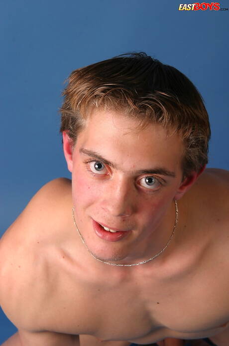 Der junge Nick wichst