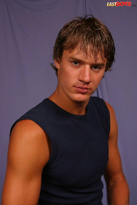 Pretty boy Nicholas posing nude