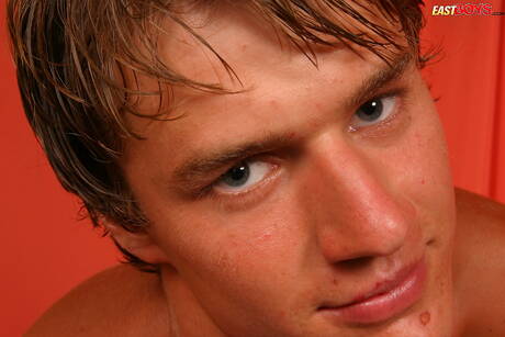 Hot twink Nicholas posing nude and showing hot butt