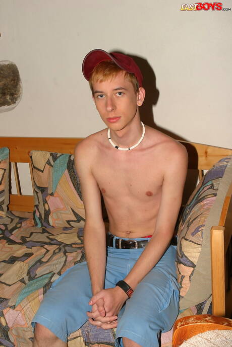 Pretty boy Kelly undressing and showing tight butt