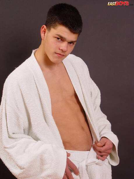 O jovem Pepino masturbando seu pau