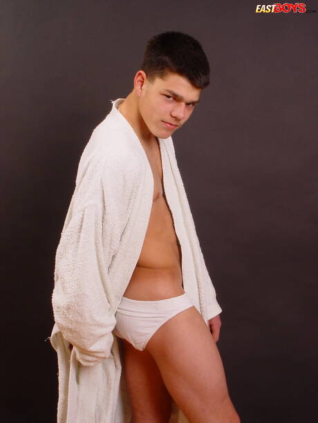 O jovem Pepino masturbando seu pau