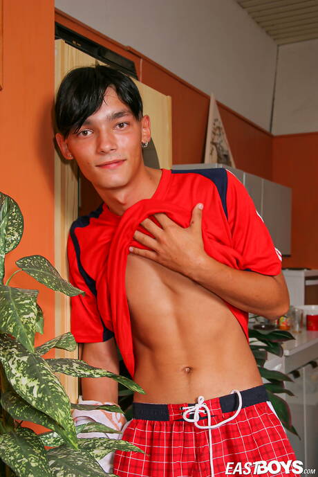 Il bel ragazzo Panos posa nudo