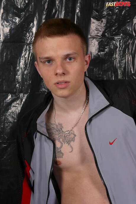 East Boys: Il ragazzo sexy Osvald posa nudo