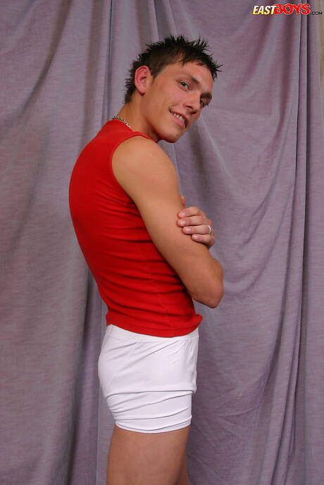 Młody Karim pokazuje idealne ciało